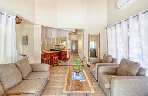 Avellanas Beach House | Casa Amarilla