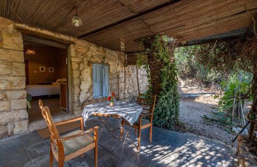 Ilaniya Ski Chalet | Hemdatya Stone Suites In The Galilee