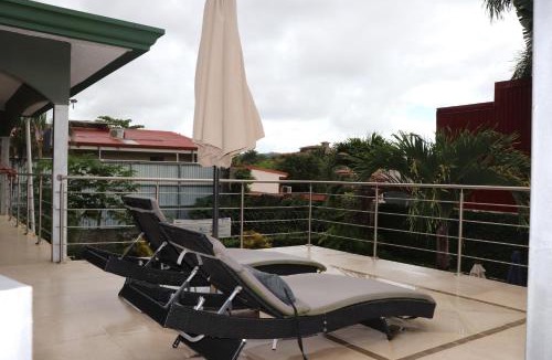 Jaco Apartment | 12B Jaco Sol Quadplex -Villa exclusiva con Piscina Compartida, Descanso, Lujo y Tranquilidad