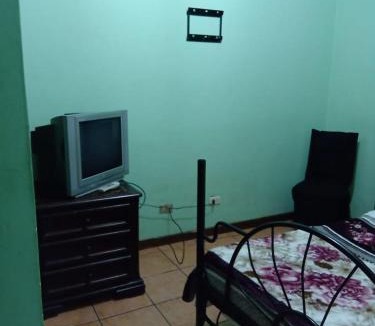 Catedral Apartment | APART YENNY, MUSOC, TRACOPA bus, cerca Clinica Biblica y Carit