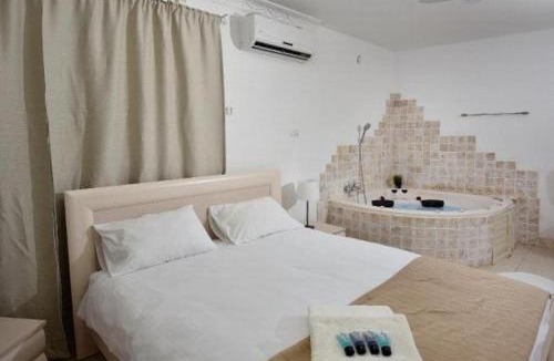 Tiberias Cabin | אחוזת חוף כנרת kinneret village