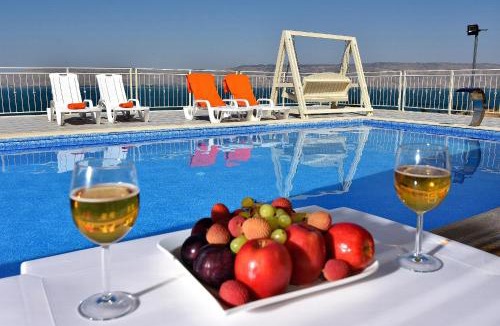 Tiberias Cabin | אחוזת חוף כנרת kinneret village