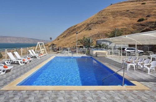 Tiberias Cabin | אחוזת חוף כנרת kinneret village