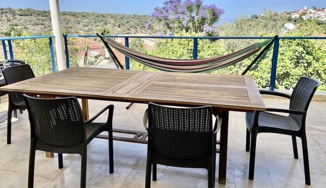 Cheerful 4-bedroom home with Sea & Nature VISTA