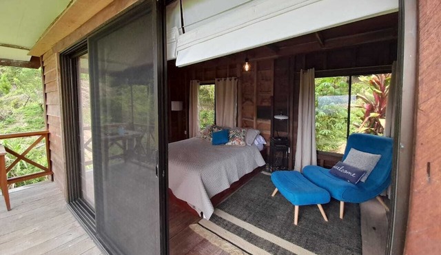 Tribu 🏕️ Cozy little cabana, across the street from the family restaurant! in Siquirres
