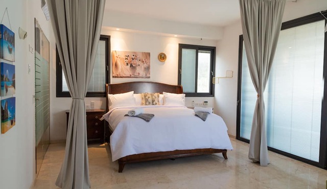 Grace Holon Villa & Pool