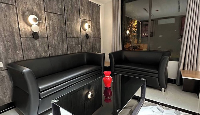 Privet Apartment 37 for Three Near Downtown Kh&sh