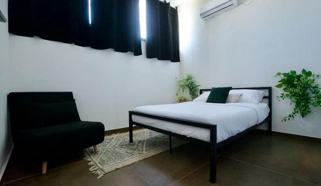 Jungle Jaffa Hostel Age 18 to 45