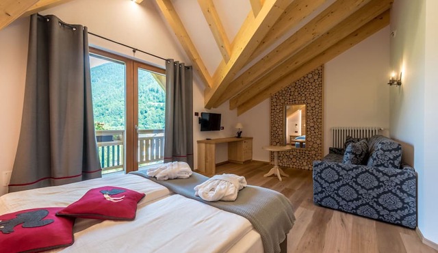 Tevini Dolomites Charming Hotel in Commezzadura