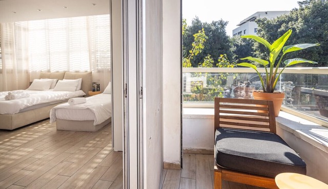 Heart of TLV-Modern wBalcony- 3BD & 3BR