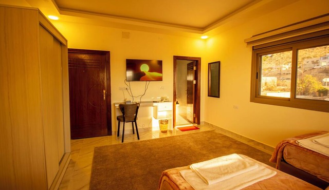 Mountain Echo Inn in At-Taybeh