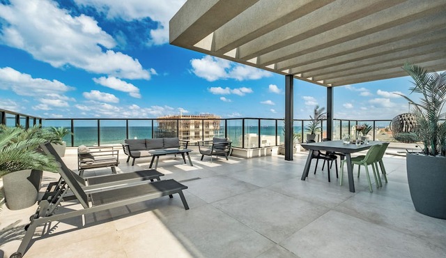 Pool & Jacuzzi Penthouse by Sea N' Rent