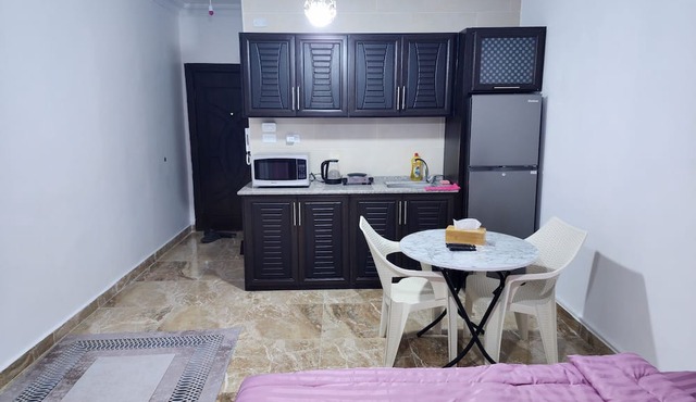 New Modern and Fully Furnished Studio Near University Of Jordan
