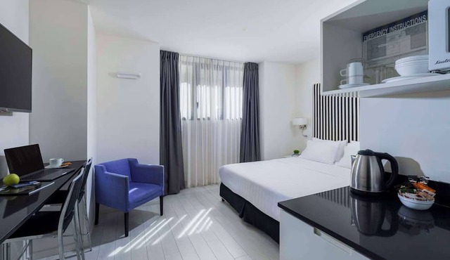 Best Western Regency Suites