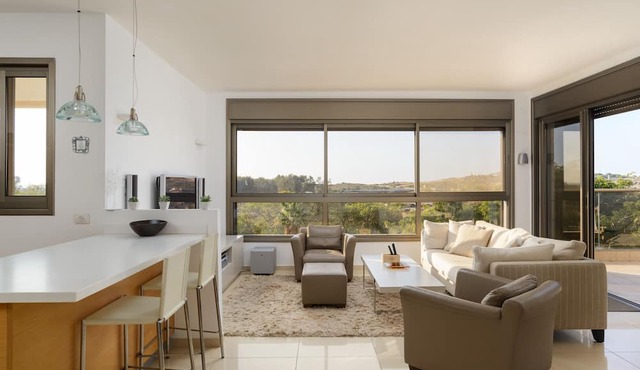 MAMAD Comfort Apt Terrace & View on the Hills by FeelHome