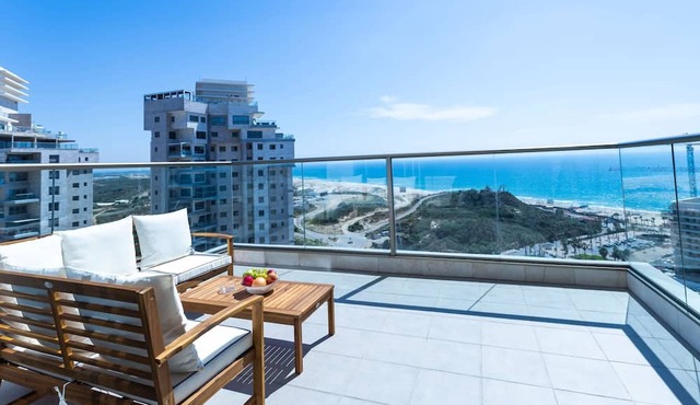 SeaFront Luxurious 3BR Apartment | Mamad