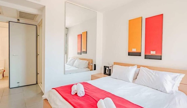Surprising 2BR in Flea Market SAFE ROOM