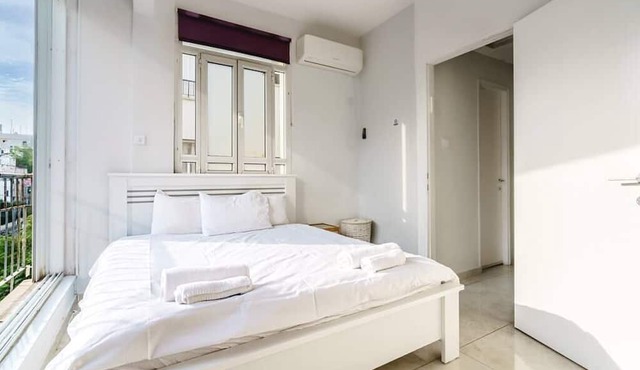 Cute 1BR in Jabotinsky by Holiday-rentals