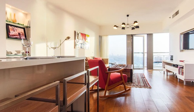 MIKLAT Luxury Condo & Spectacular View by FeelHome