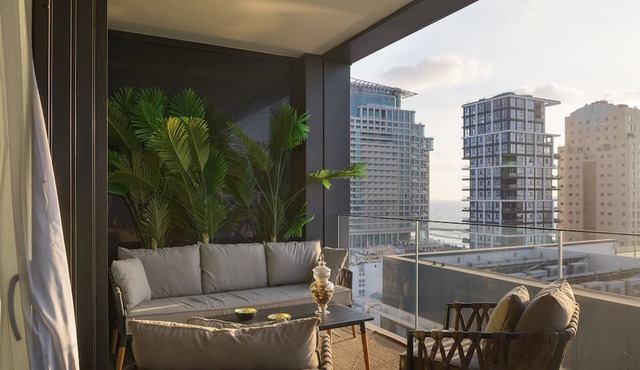 MAMAD Luxury Executive 4BR with Terrace & Sea View by FeelHome