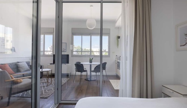 Bauhaus Boutique by TLV2rent