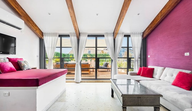 MAMAD, Penthouse & Jacuzzi in Neve Tzedek by FeelHome