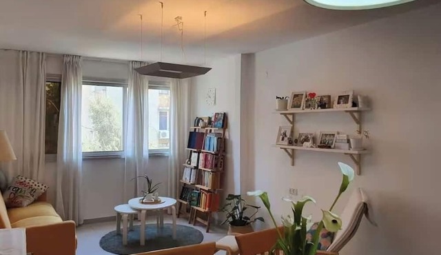Tranquil 1-bedroom apartment with AC in vibrant Tel Aviv-Yafo