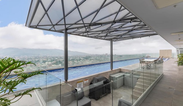 Skyline iFreses, 22nd floor! AC, TV and Pool