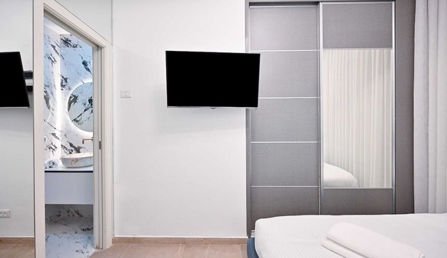 Modern Sea View 3BR on Frishman Beach by HolyGuest