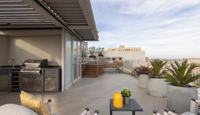 Cityscape POOL Penthouse near Machane Yehuda ~6bdrs/5.5bths~by RENTAL ISRAEL