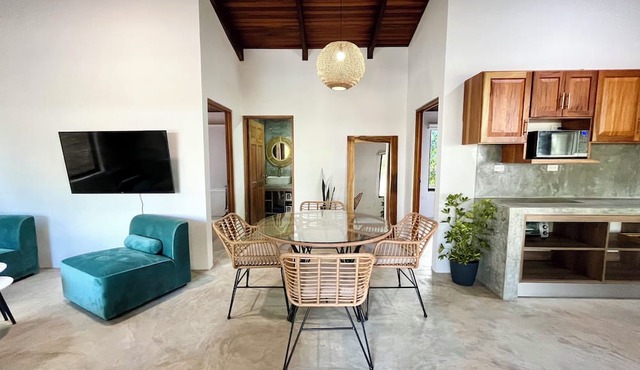Modern Boho Casita w/pool, 10 min walk to beach