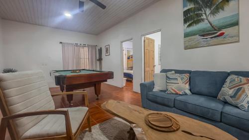 Private Pool Retreat 3min walk to Isla Palo Seco Beach, Sleeps 10, Casa Ylang Ayala