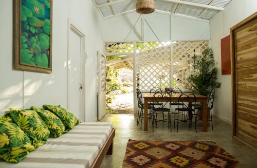 Bajo el Arbol B&B in Santa Teresa Beach