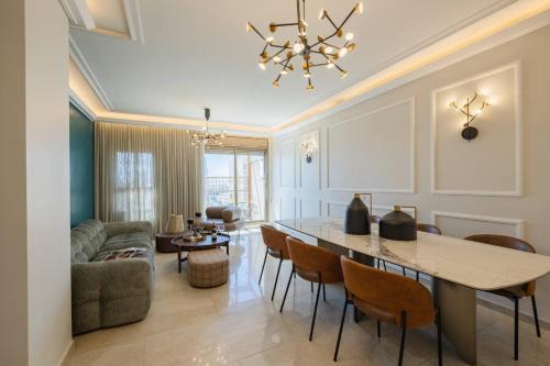 4 Br Apartment In Sarei Israel Blvd W Room