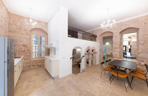 Charming Heritage 1 and a half bedroom