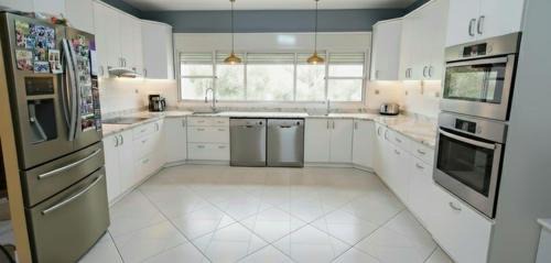 Kosher 'Villa Rosa' Moshav Aderet, Ella Valley nr Bet Shemesh