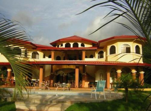 3BR, Spectacular Jungle Villa w Waterfalls & Toucans