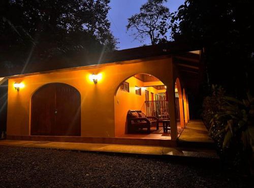 2BR Toucans and Waterfalls- the garden cottage