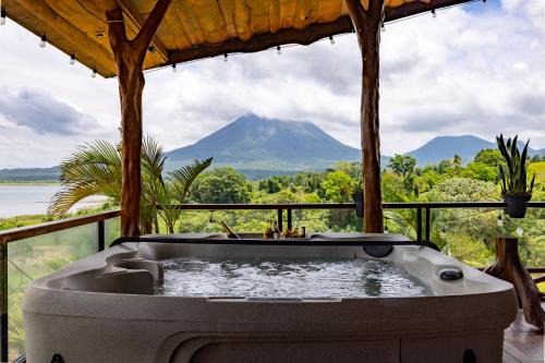Lua Pele House - Arenal Volcano & Lake views