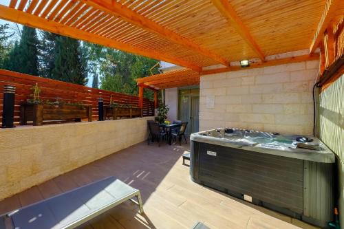Mamilla View- Suites & Apt Hotel