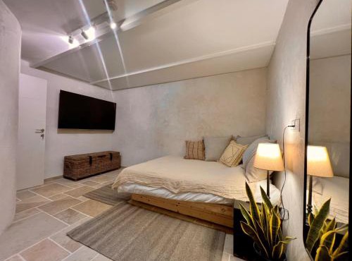 Talpiot Market Stylish Patio Duplex