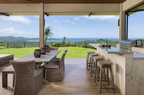 Casa Symbiotica - Exclusive Villa with Gym, Infinity Pool & Housekeeping