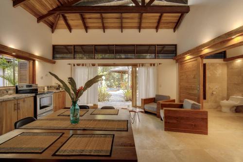 Bodhi & Nirvana Houses in Talamanca