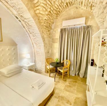 Christian Quarter Studio I