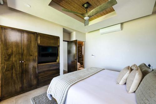 Beachfront Villa, Private Pool & Daily Breakfast in Potrero