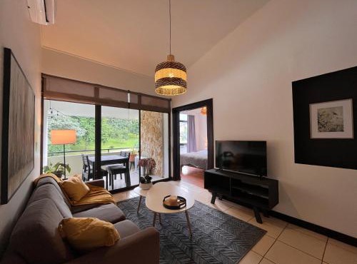CR MARIPOSA RENTALS Mountain view near pool in Santa Ana