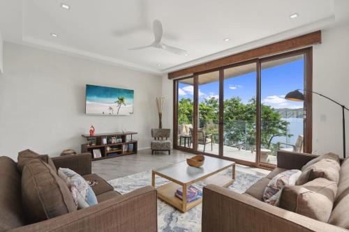 5-BD Beachfront, Ocean-View Hillside Home