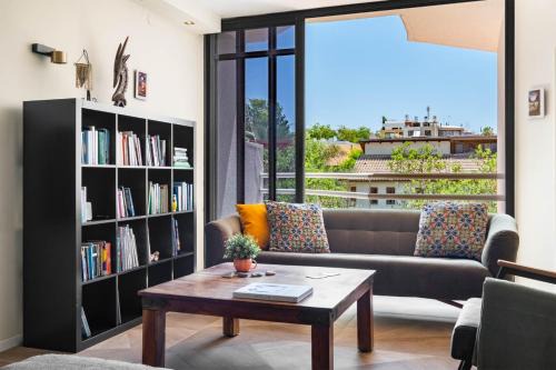 Ramat Hasharon Duplex Rooftop Oasis with Shelter