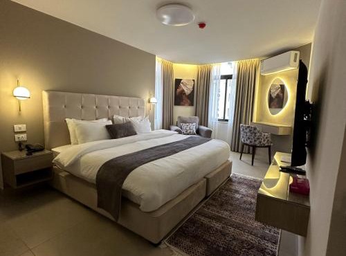 Red Carpet Hotel & Suites