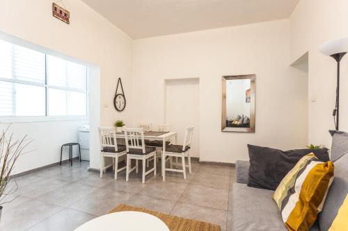 Lovley Apartment close to the beach and Carmel market